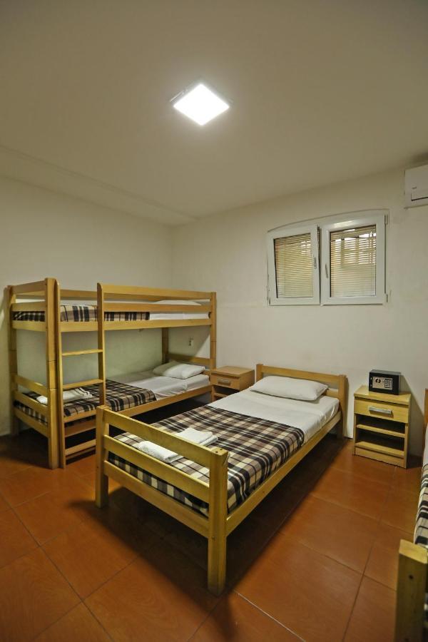 Hostel 42 Skopje Eksteriør billede